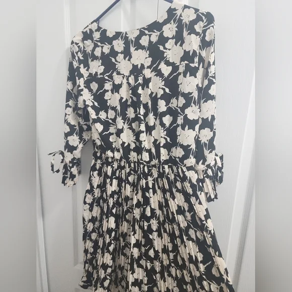 NWT Smak Parlour Lead Like A Girl Fit & Flare V-Neck Pleated Dress - Picture 11 of 15